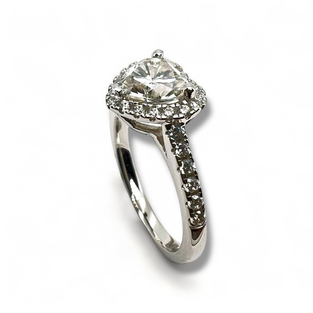 Eternal Heart – Women’s Moissanite Wedding Ring