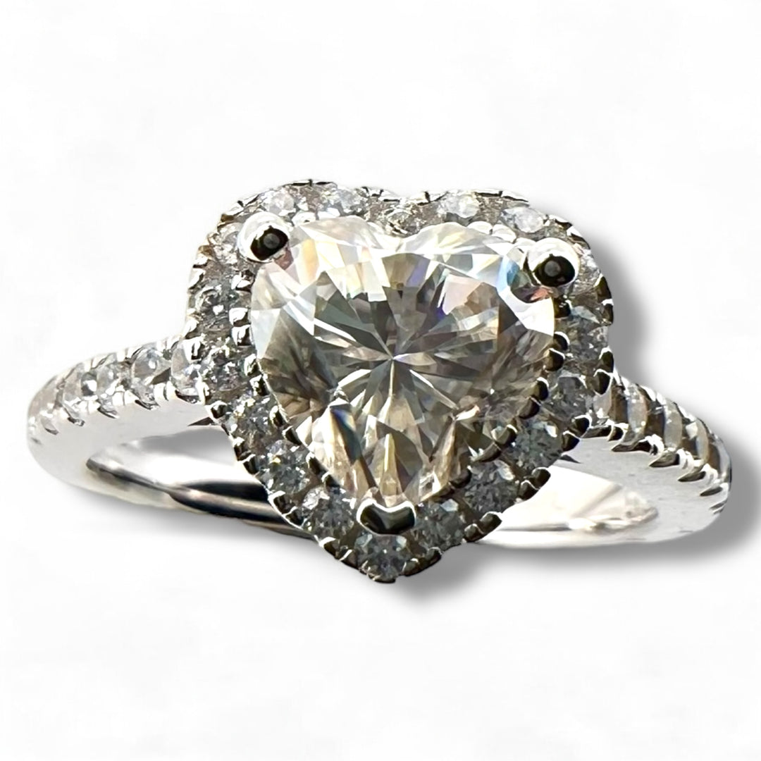 Eternal Heart – Women’s Moissanite Wedding Ring