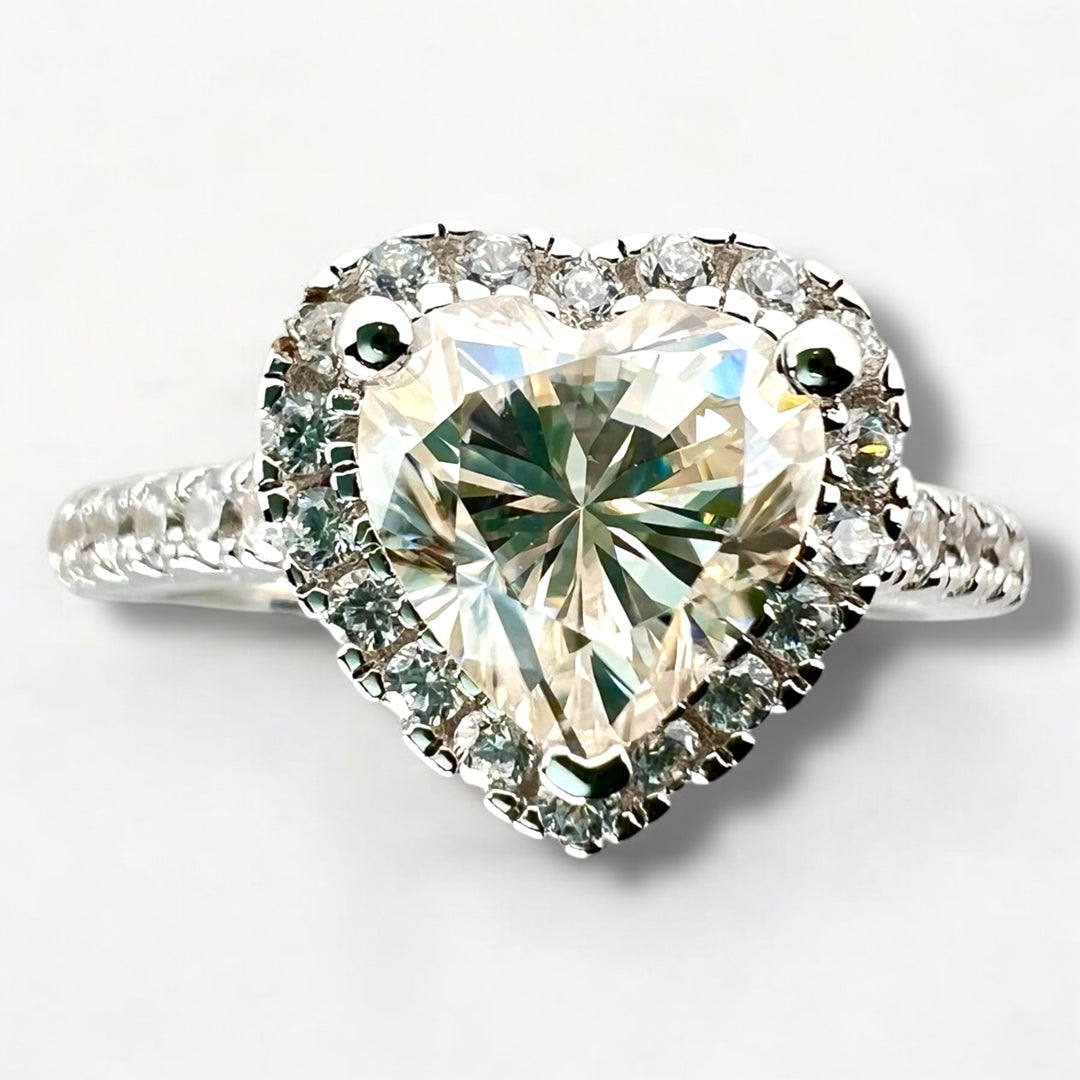 Eternal Heart – Women’s Moissanite Wedding Ring