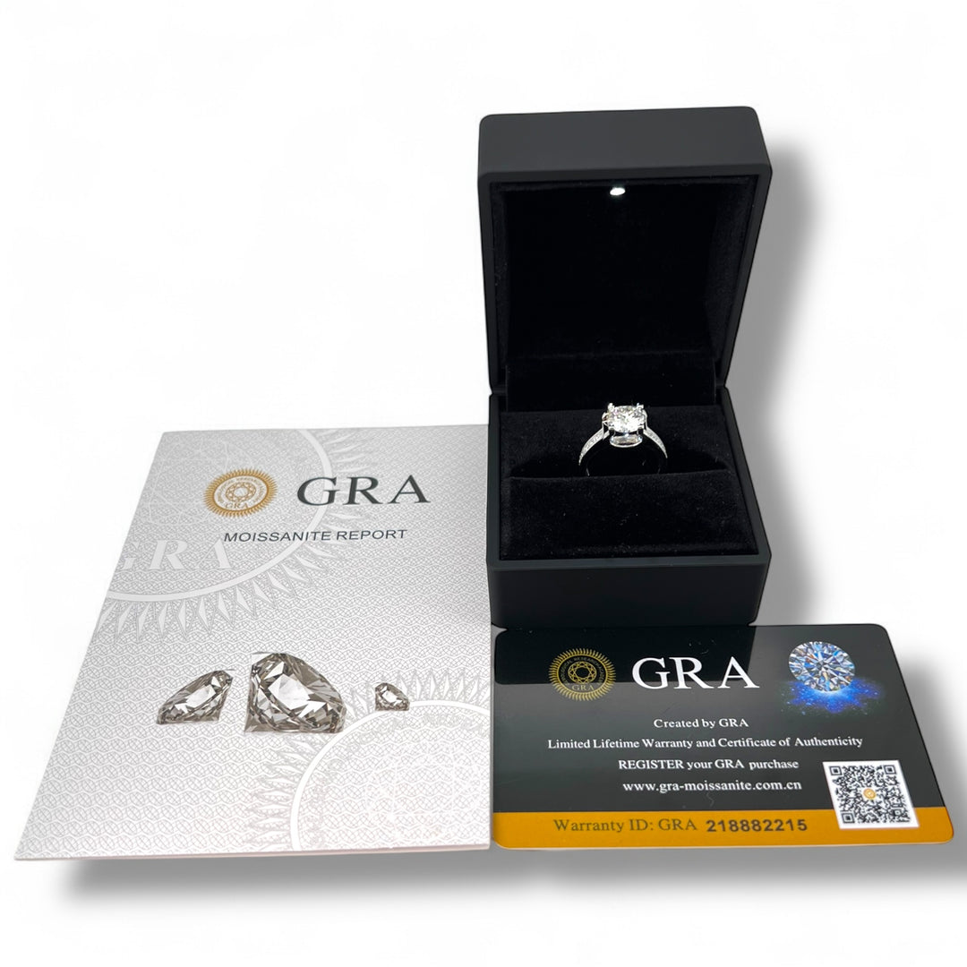 Radiant Spark – Women’s Moissanit Wedding Ring