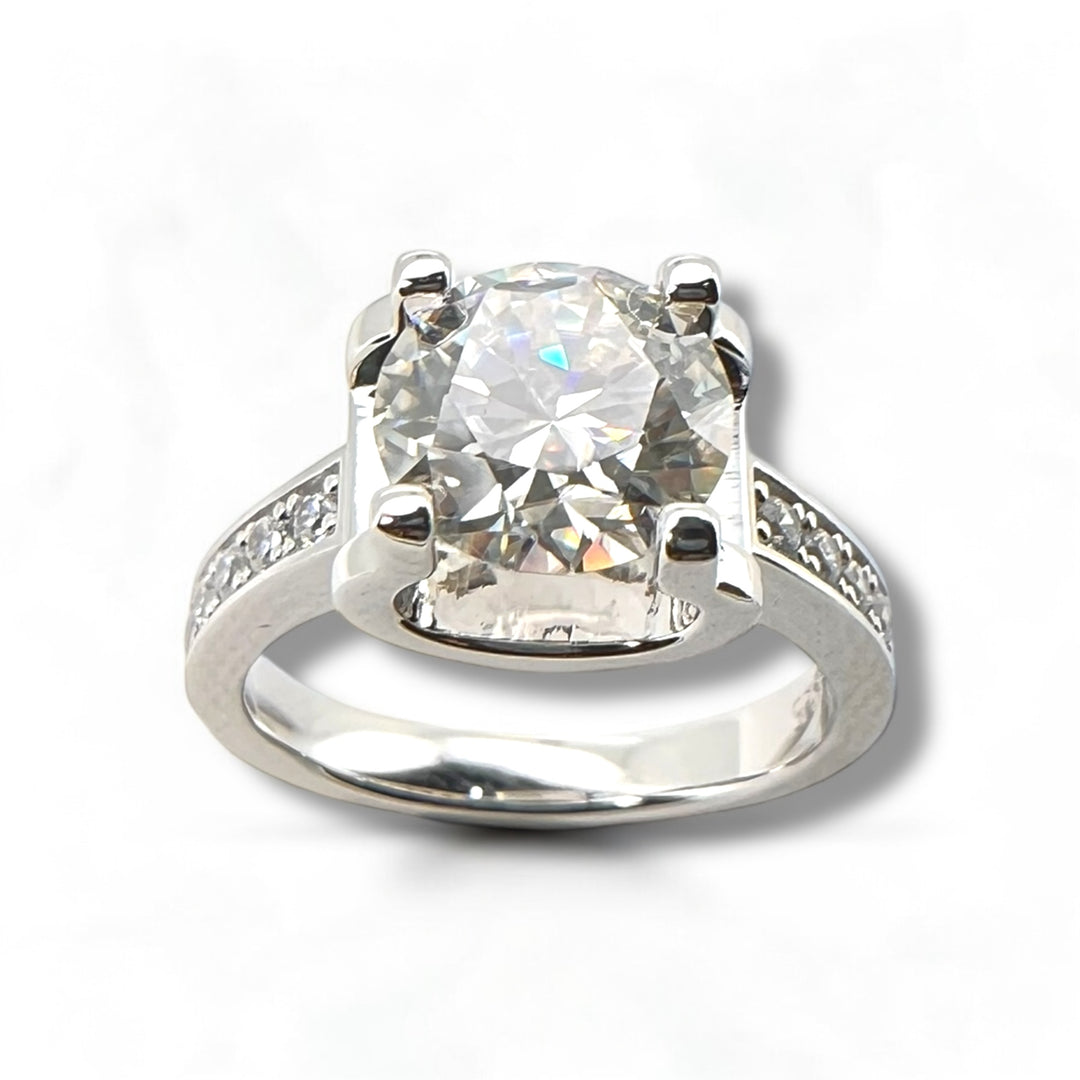 Radiant Spark – Women’s Moissanit Wedding Ring