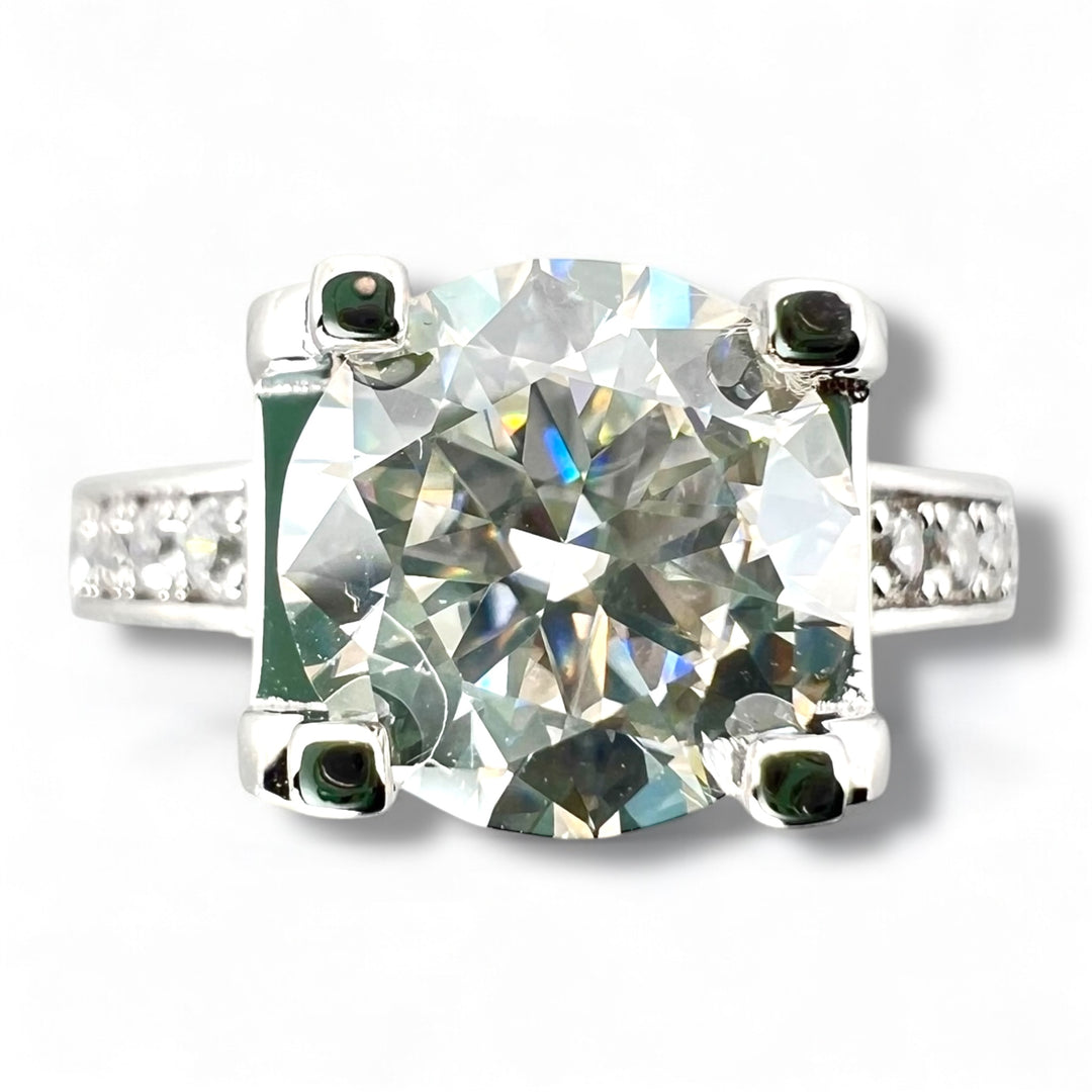 Radiant Spark – Women’s Moissanit Wedding Ring
