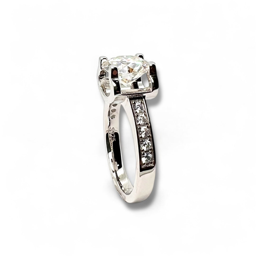Radiant Spark – Women’s Moissanit Wedding Ring