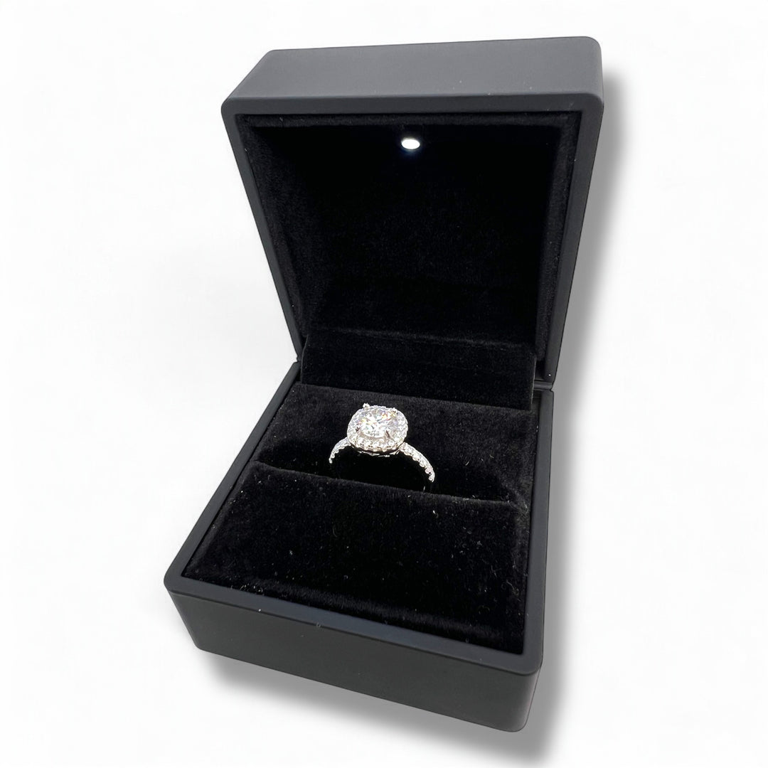 Grace Halo – Women’s Moissanite Wedding Ring