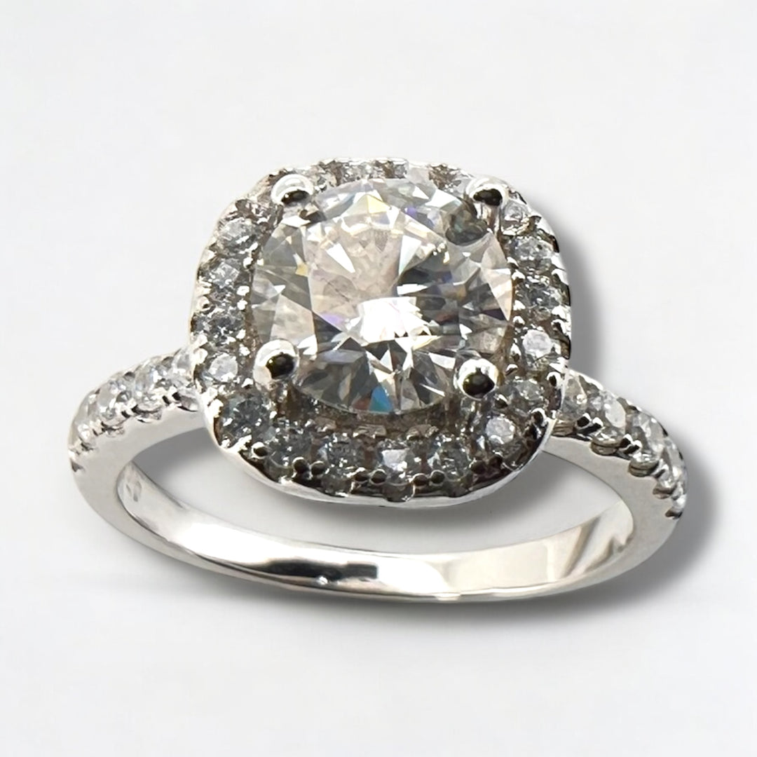 Grace Halo – Women’s Moissanite Wedding Ring