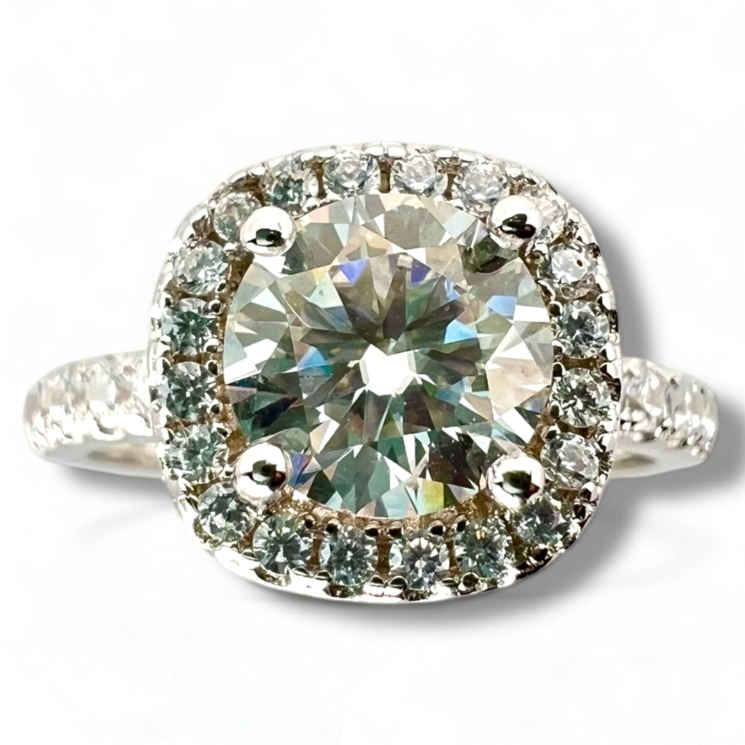 Grace Halo – Women’s Moissanite Wedding Ring