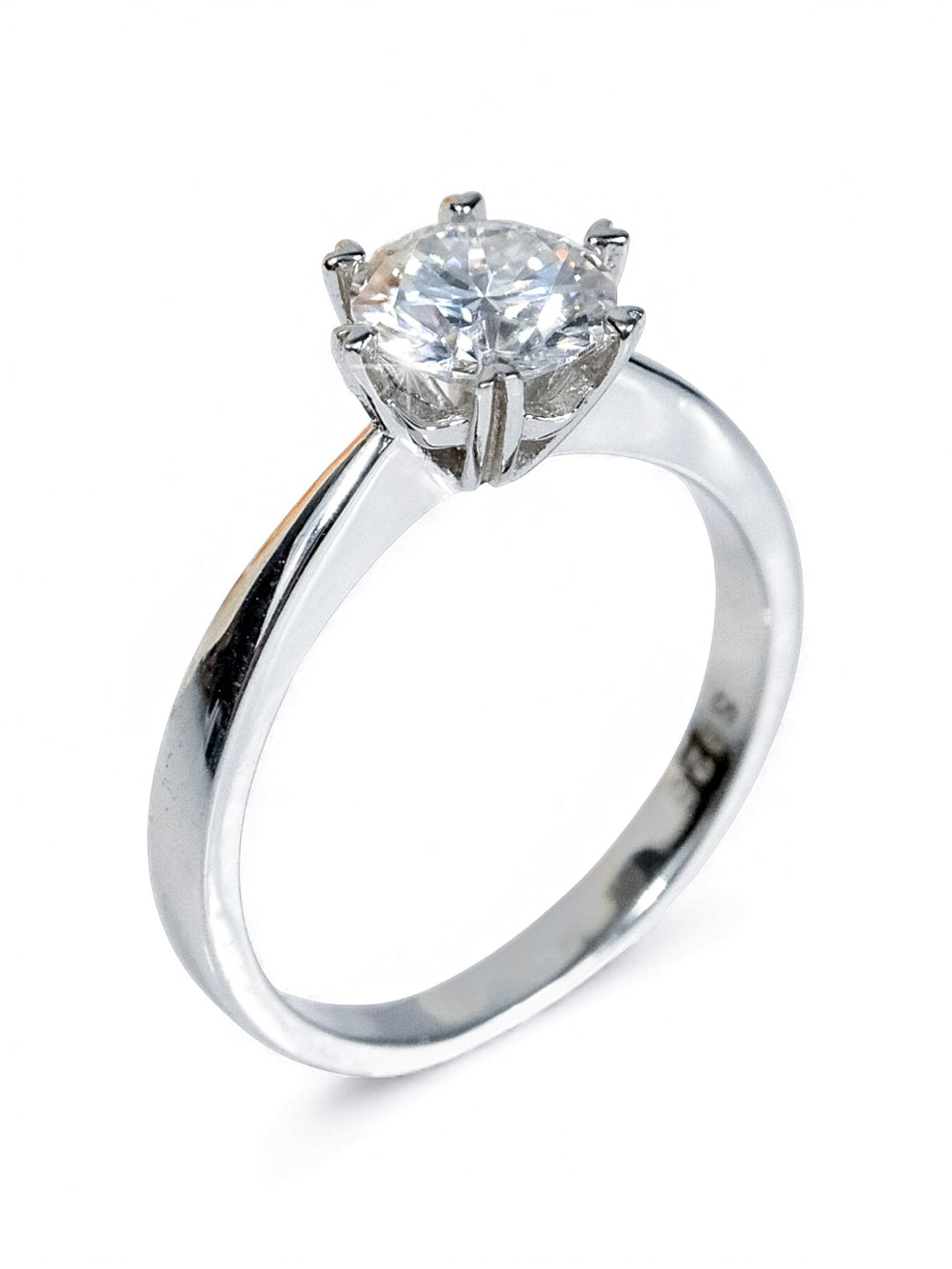 Classic Six-Prong – แหวนหมั้น Moissanite 1ct น้ำ D VS1 | LB LuxeBrilliance
