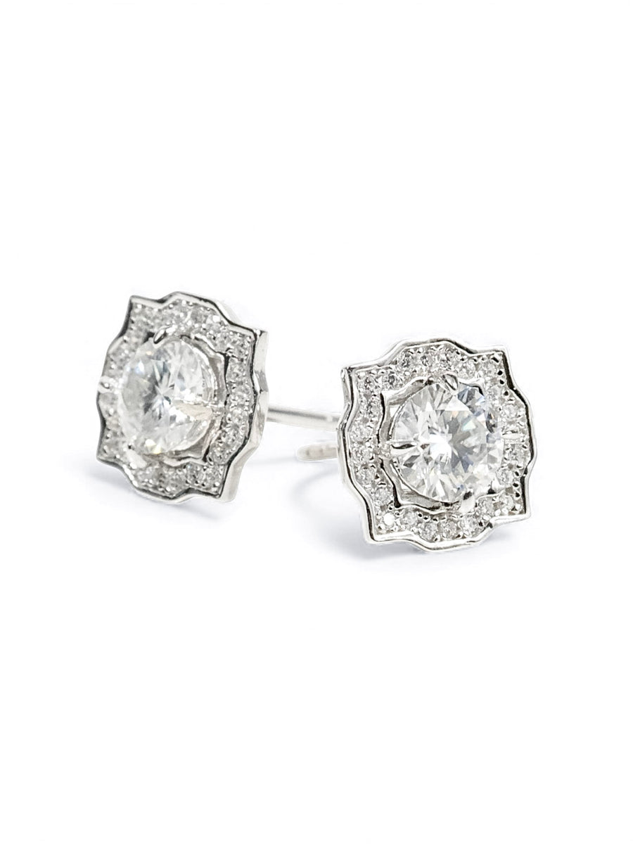 Cushion Radiance – ต่างหู Moissanite Cushion Halo สุดหรู | LB LuxeBrilliance
