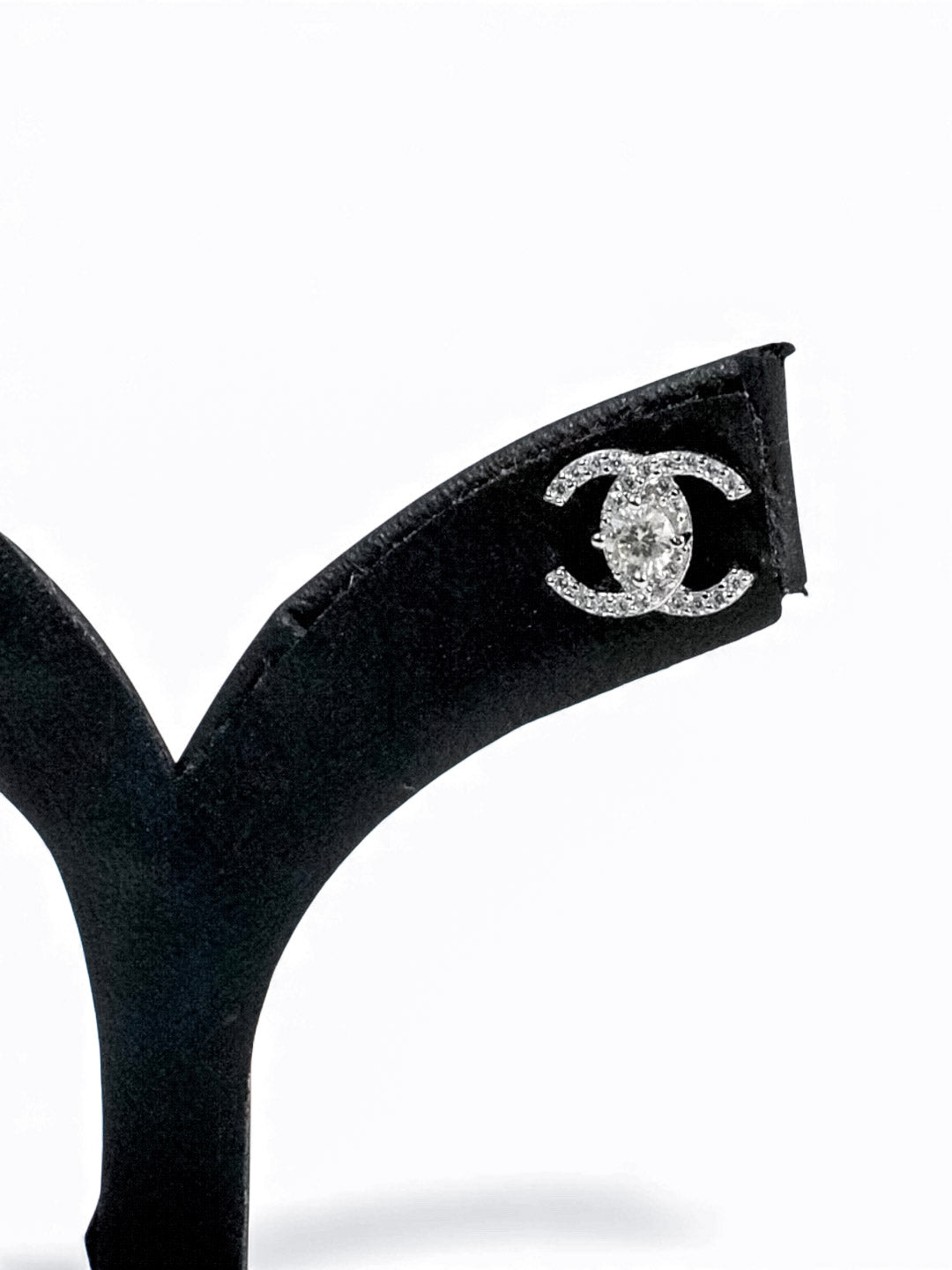 Dual Crest – ต่างหู Moissanite ดีไซน์เส้นโค้งคู่สุดหรู | LB LuxeBrilliance
