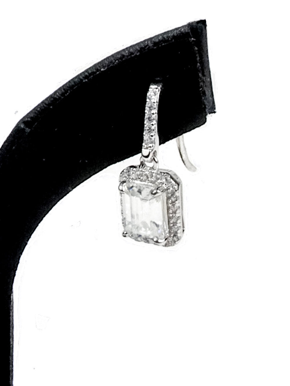 Emerald Halo Drop – ต่างหู Moissanite ห้อยทรง Emerald | LB LuxeBrilliance
