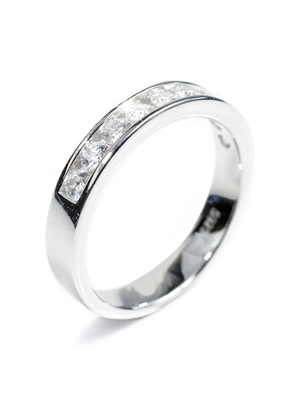 Eternal Line – แหวนโมอีสไนต์ Channel Setting น้ำ D VS1 | LB LuxeBrilliance
