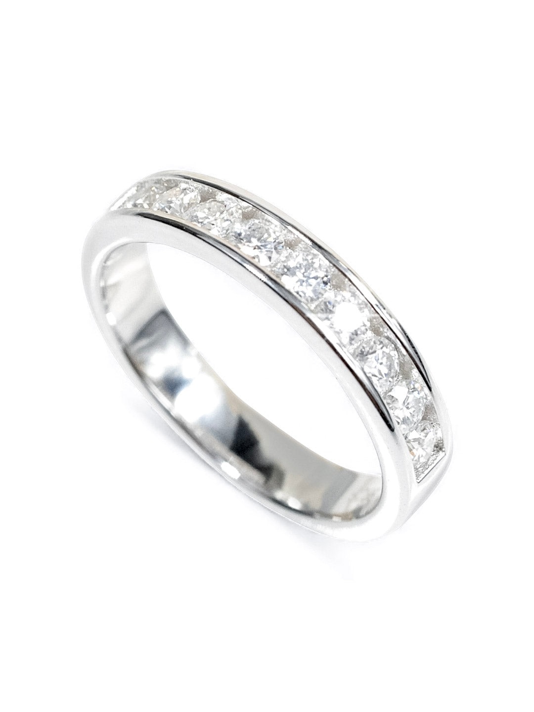 Eternal Line – แหวนโมอีสไนต์ Channel Setting น้ำ D VS1 | LB LuxeBrilliance
