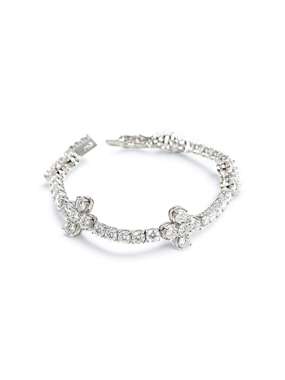 Floral Eternity – Moissanite Tennis Bracelet กำไลข้อมือหรู | LB LuxeBrilliance
