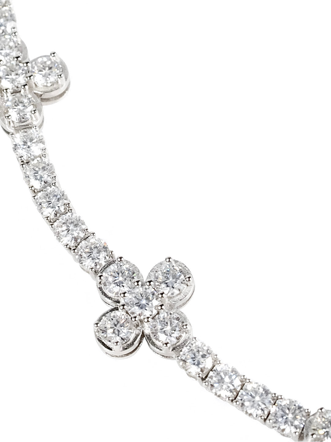 Floral Eternity – Moissanite Tennis Bracelet กำไลข้อมือหรู | LB LuxeBrilliance
