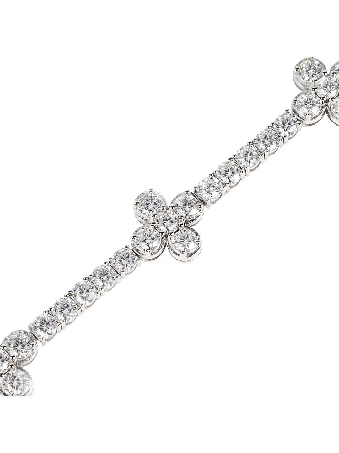 Floral Eternity – Moissanite Tennis Bracelet กำไลข้อมือหรู | LB LuxeBrilliance
