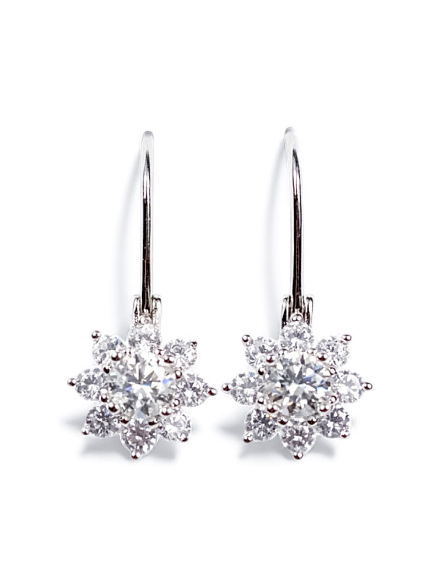 Flower Radiance – ต่างหู Moissanite ดีไซน์ดอกไม้สุดหรู | LB LuxeBrilliance
