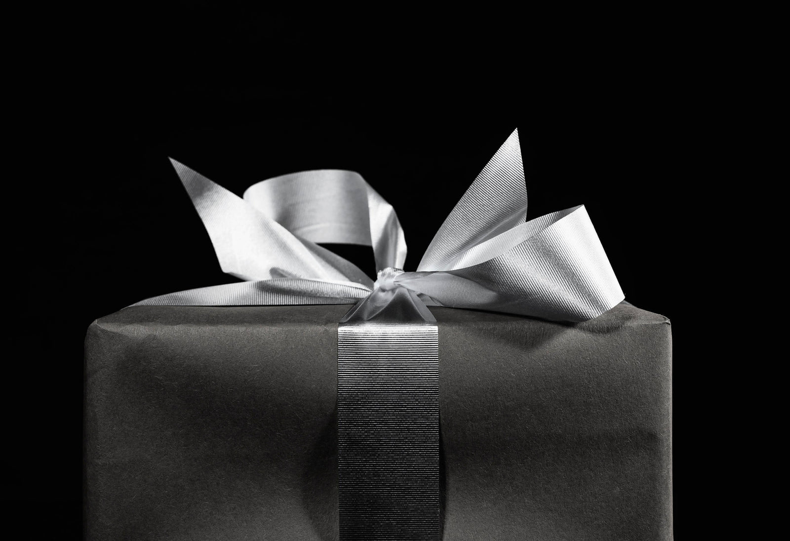 gift-boxes-black-gold-luxury-packaging-promotion-lbluxebrilliance