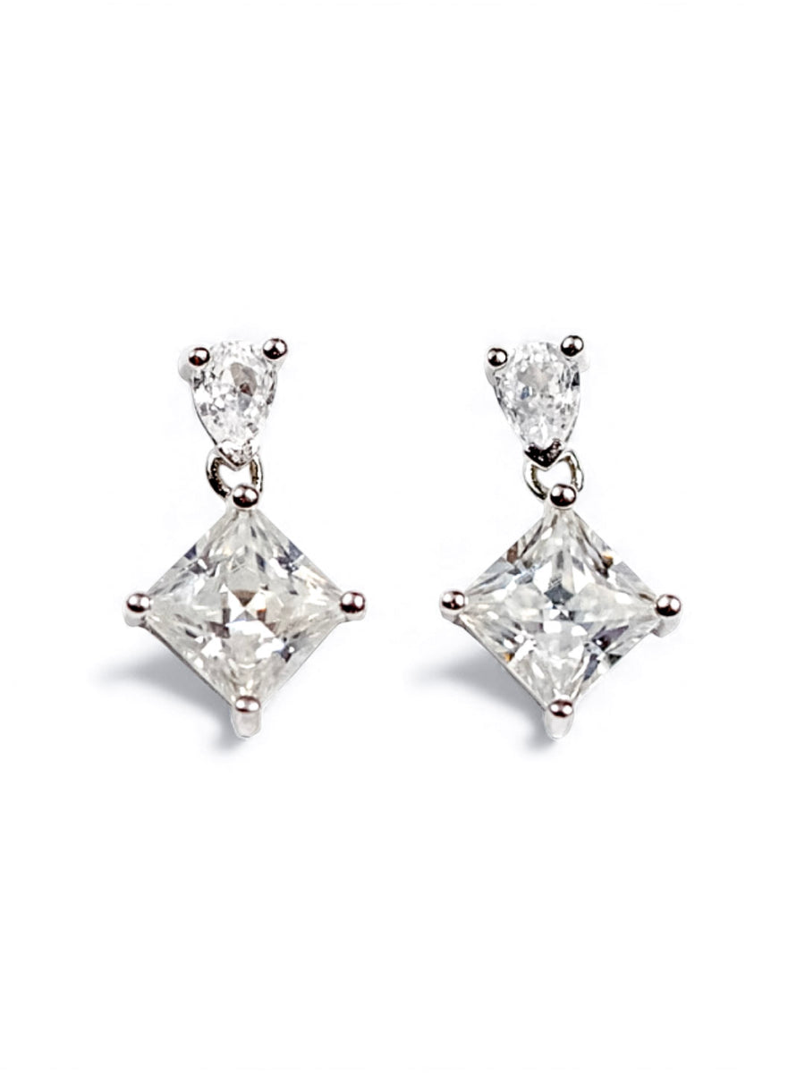 Pear Princess Drop – ต่างหู Moissanite สองทรงสุดหรู | LB LuxeBrilliance
