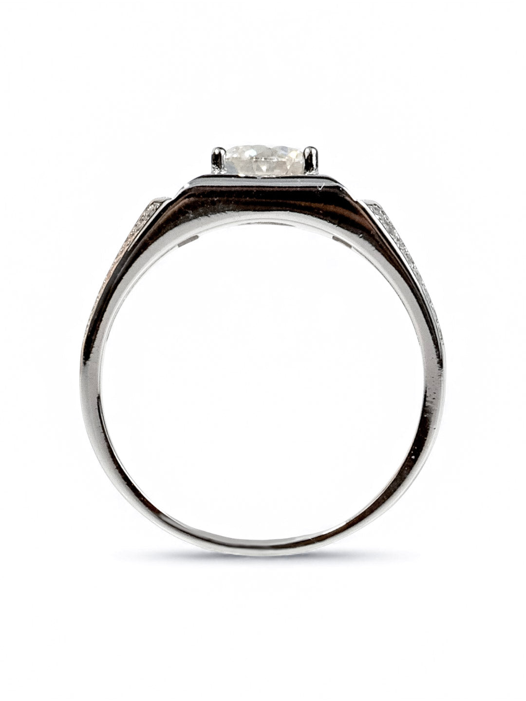 Regal Crest – แหวนแต่งงานผู้ชาย Moissanite 1.0ct น้ำ D VS1 | LB LuxeBrilliance
