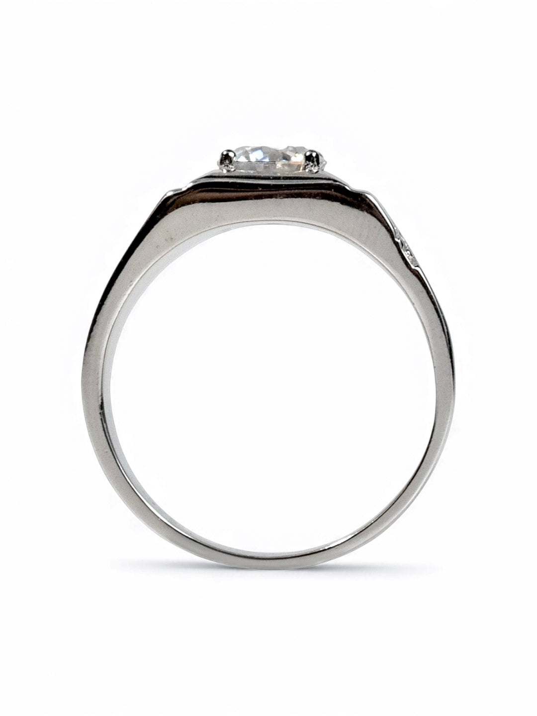 Titan Crest – แหวนแต่งงานผู้ชาย Moissanite 1 กะรัต น้ำ D VS1 | LB LuxeBrilliance
