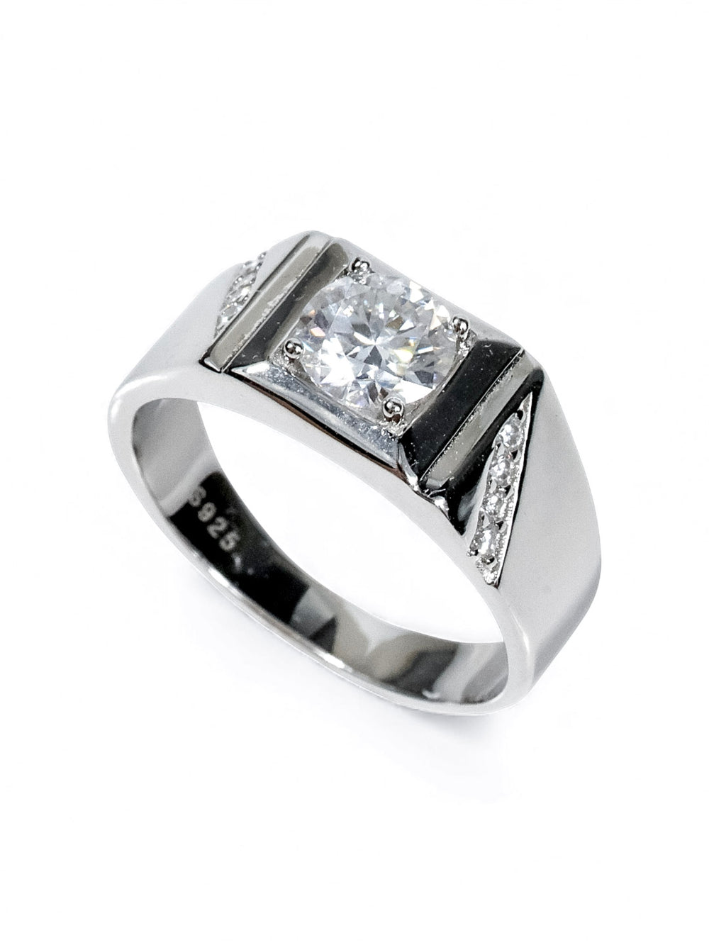 Titan Crest – แหวนแต่งงานผู้ชาย Moissanite 1 กะรัต น้ำ D VS1 | LB LuxeBrilliance