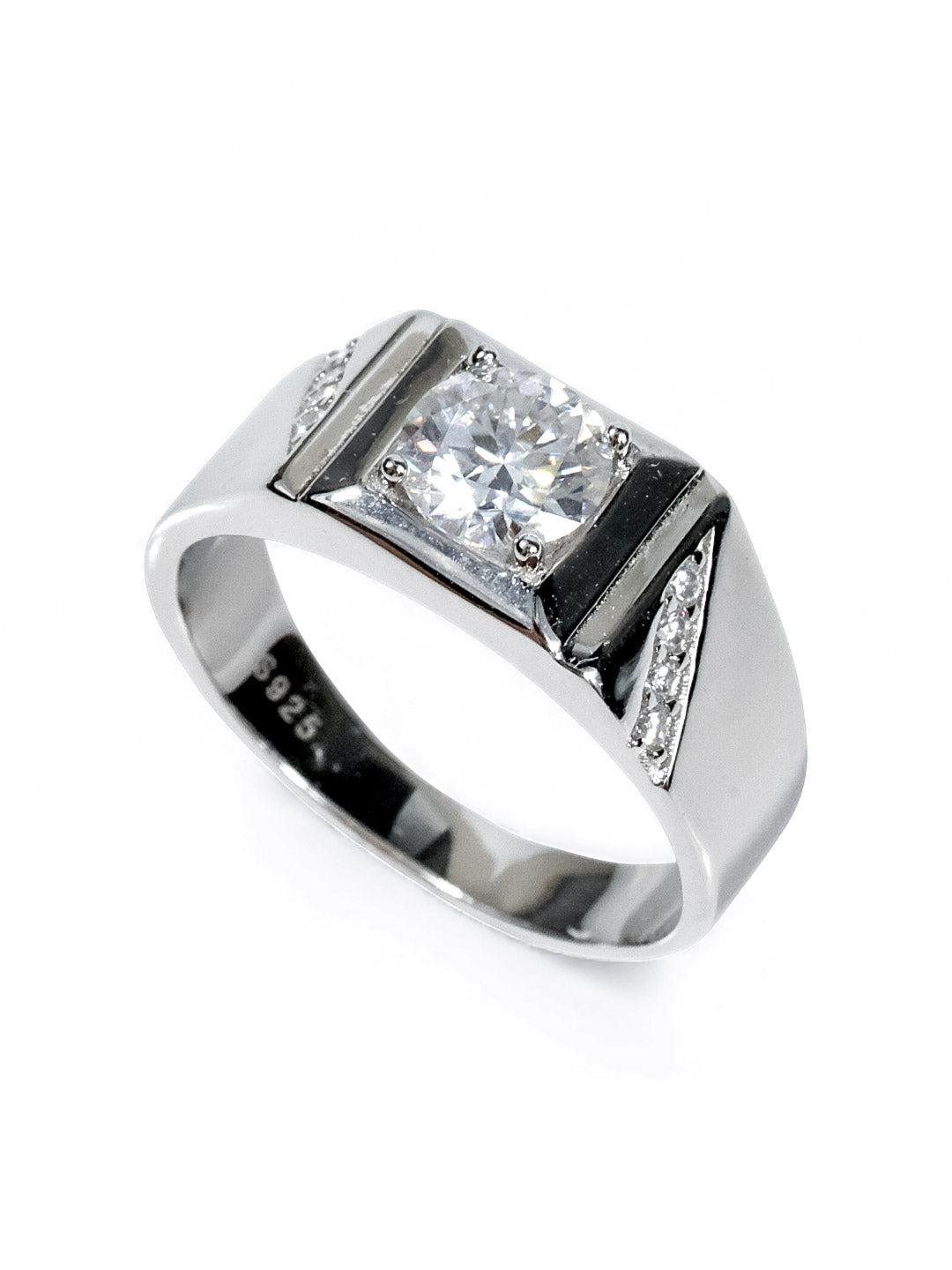 Titan Crest – แหวนแต่งงานผู้ชาย Moissanite 1 กะรัต น้ำ D VS1 | LB LuxeBrilliance