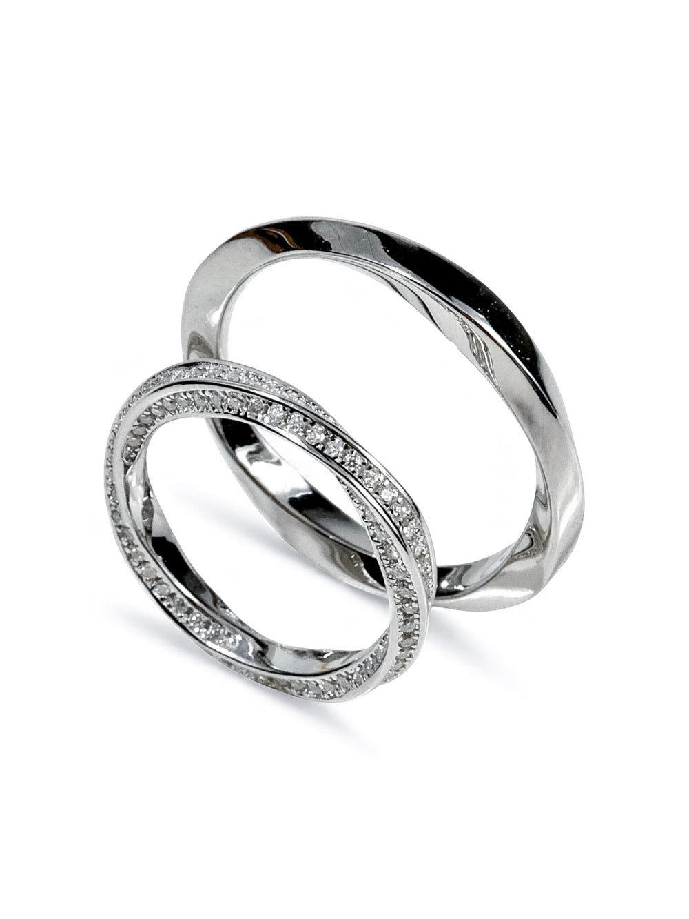 Twist Harmony – แหวนคู่แต่งงาน Moissanite ดีไซน์บิด เรียบหรู | LB LuxeBrilliance
